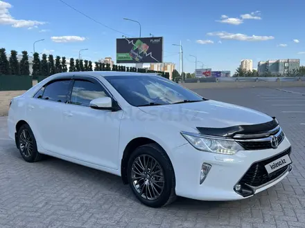 Toyota Camry 2017 года за 10 300 000 тг. в Караганда – фото 2