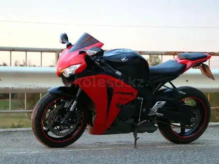 Honda  CBR 1000RR 2008 года за 3 300 000 тг. в Алматы