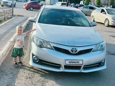 Toyota Camry 2013 года за 5 700 000 тг. в Актобе – фото 2