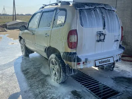 Chevrolet Niva 2005 года за 1 200 000 тг. в Уральск – фото 2