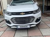 Chevrolet Tracker 2019 года за 8 000 000 тг. в Шымкент – фото 2