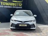 Toyota Camry 2021 года за 15 250 000 тг. в Актау – фото 2