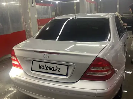 Mercedes-Benz C 200 2001 года за 3 550 000 тг. в Астана – фото 3