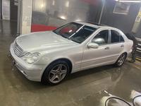 Mercedes-Benz C 200 2001 года за 3 300 000 тг. в Астана