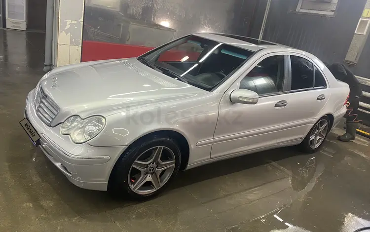 Mercedes-Benz C 200 2001 года за 3 550 000 тг. в Астана