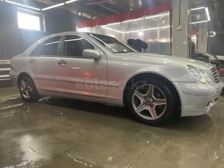 Mercedes-Benz C 200 2001 года за 3 550 000 тг. в Астана – фото 6