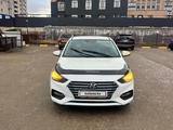 Hyundai Solaris 2018 года за 4 200 000 тг. в Актобе – фото 4