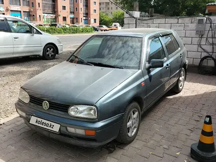 Volkswagen Golf 1998 года за 2 700 000 тг. в Астана