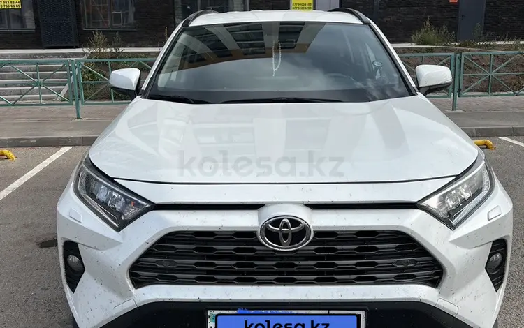 Toyota RAV4 2020 года за 17 000 000 тг. в Астана