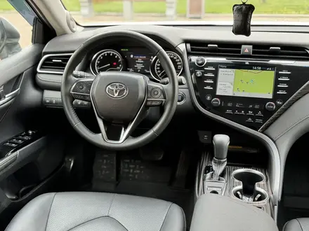 Toyota Camry 2020 года за 15 700 000 тг. в Шымкент – фото 13