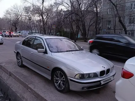 BMW 528 1999 года за 3 200 000 тг. в Алматы