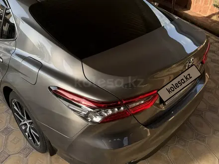 Toyota Camry 2023 года за 19 500 000 тг. в Шымкент – фото 6