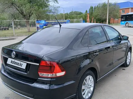 Volkswagen Polo 2015 года за 4 500 000 тг. в Актобе – фото 2