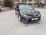 Toyota Camry 2021 года за 15 800 000 тг. в Алматы – фото 2