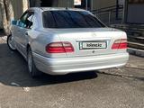 Mercedes-Benz E 240 1998 года за 3 800 000 тг. в Тараз – фото 3