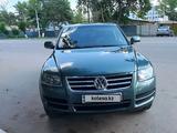 Volkswagen Touareg 2006 года за 5 000 000 тг. в Костанай – фото 2