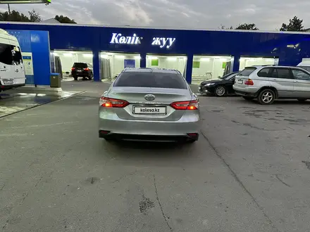 Toyota Camry 2020 года за 9 800 000 тг. в Алматы – фото 10