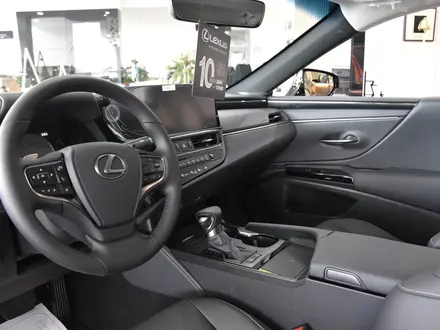 Lexus ES 250 Progressive 2025 года за 29 798 800 тг. в Усть-Каменогорск – фото 4