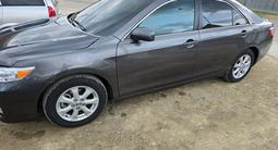 Toyota Camry 2011 года за 7 600 000 тг. в Атырау – фото 2