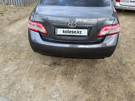 Toyota Camry 2011 года за 7 600 000 тг. в Атырау – фото 4