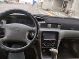 Toyota Camry 1998 годаүшін2 800 000 тг. в Семей – фото 5