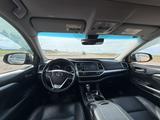 Toyota Highlander 2018 года за 15 600 000 тг. в Алматы – фото 4