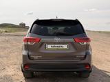 Toyota Highlander 2018 года за 15 600 000 тг. в Алматы – фото 2