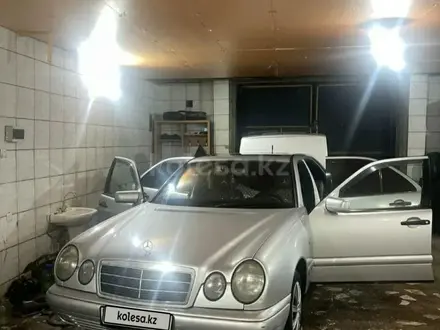 Mercedes-Benz E 200 1997 года за 2 700 000 тг. в Балхаш – фото 5