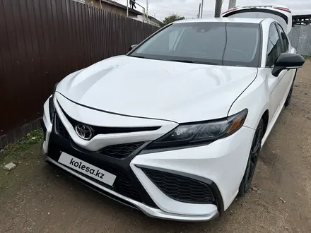 Toyota Camry 2021 года за 11 500 000 тг. в Уральск – фото 8