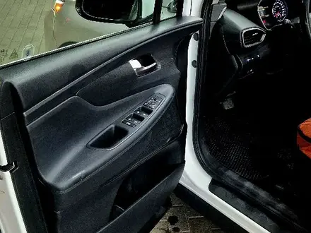 Hyundai Santa Fe 2021 года за 12 000 000 тг. в Астана – фото 11