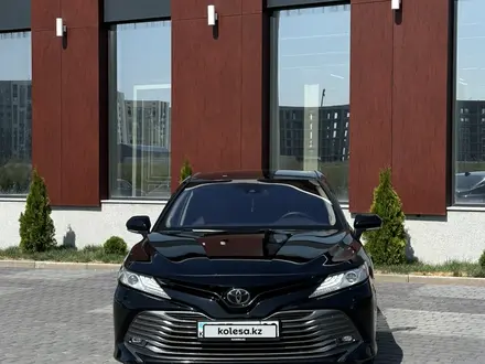 Toyota Camry 2018 года за 13 400 000 тг. в Алматы – фото 15