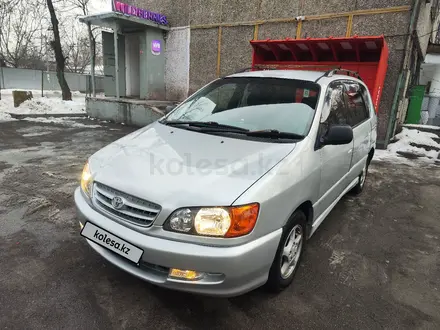 Toyota Ipsum 1997 года за 2 700 000 тг. в Алматы