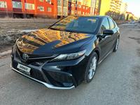 Toyota Camry 2020 года за 9 000 000 тг. в Актобе