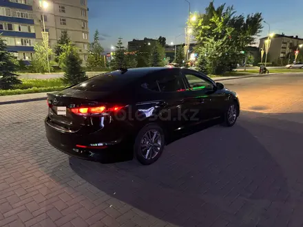 Hyundai Elantra 2017 года за 5 370 000 тг. в Уральск – фото 5