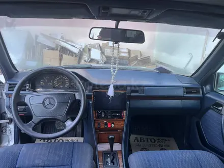 Mercedes-Benz E 320 1993 года за 1 500 000 тг. в Айтеке би – фото 12