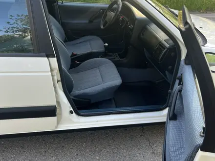 Volkswagen Passat 1993 года за 1 850 000 тг. в Алматы – фото 32