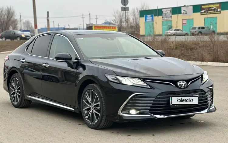 Toyota Camry 2023 годаfor14 000 000 тг. в Уральск