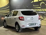 Renault Sandero 2015 года за 3 300 000 тг. в Актобе – фото 5