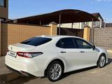 Toyota Camry 2020 года за 14 500 000 тг. в Астана – фото 4