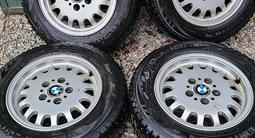 Диски BMW E36 с резиной Nokian Hakkapeliitta 4 R15 7J 5x120 ET47 за 105 000 тг. в Алматы