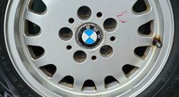 Диски BMW E36 с резиной Nokian Hakkapeliitta 4 R15 7J 5x120 ET47 за 105 000 тг. в Алматы – фото 4