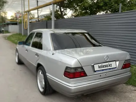 Mercedes-Benz E 320 1993 года за 3 200 000 тг. в Жаркент – фото 13