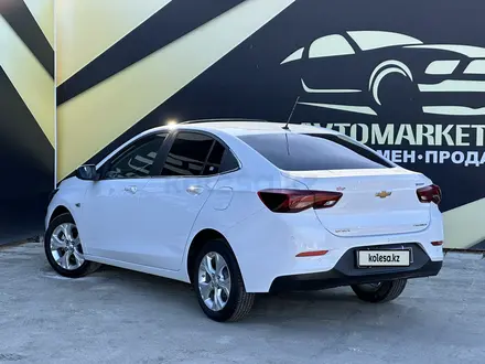 Chevrolet Onix 2022 года за 6 800 000 тг. в Атырау – фото 4