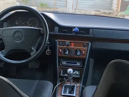 Mercedes-Benz E 220 1995 года за 2 000 000 тг. в Актау – фото 19