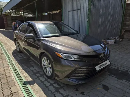 Toyota Camry 2020 года за 9 500 000 тг. в Алматы – фото 2