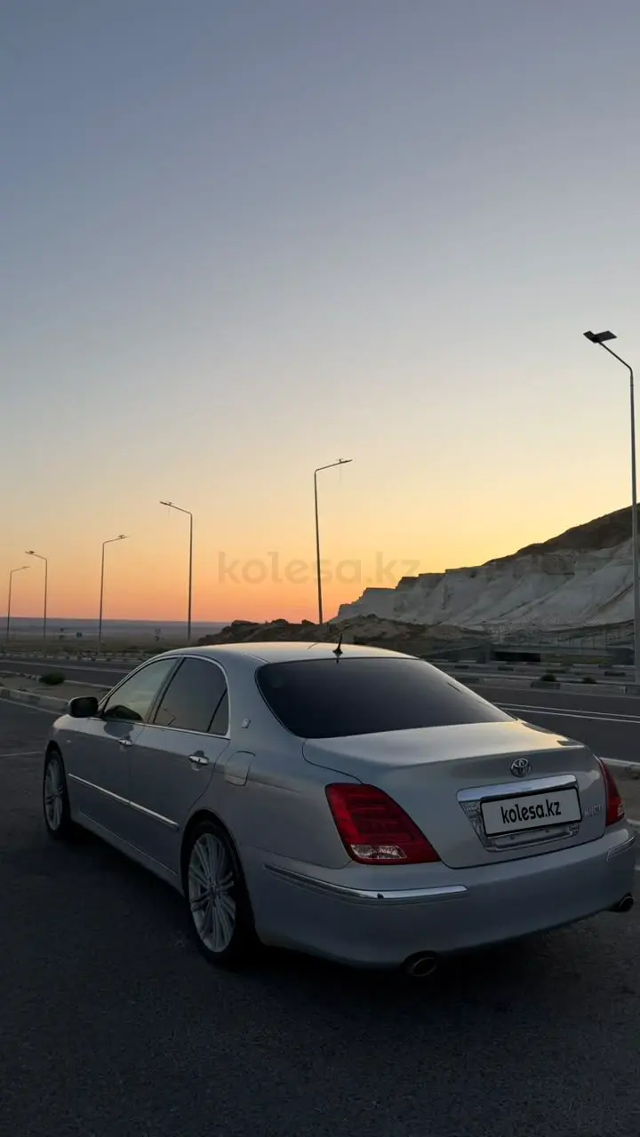 Toyota Crown Majesta, 2005