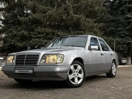 Mercedes-Benz E 200 1993 года за 2 600 000 тг. в Алматы