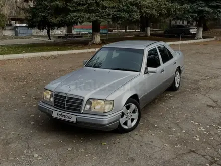 Mercedes-Benz E 200 1993 года за 2 600 000 тг. в Алматы – фото 2