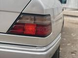 Mercedes-Benz E 200 1993 годаүшін2 600 000 тг. в Алматы – фото 4
