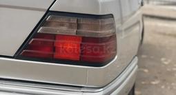Mercedes-Benz E 200 1993 года за 2 600 000 тг. в Алматы – фото 4